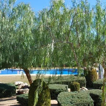 Residentiel Avec Jardin Et Piscine *