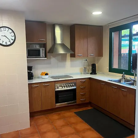 Apartment Residentiel Avec Jardin Et Piscine Calafat