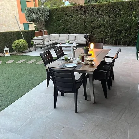 Residentiel Avec Jardin Et Piscine *