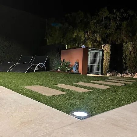 Residentiel Avec Jardin Et Piscine Apartment