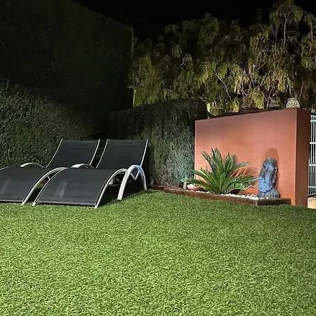 Residentiel Avec Jardin Et Piscine *