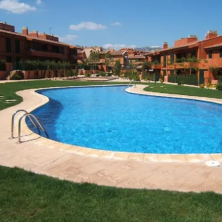 Residentiel Avec Jardin Et Piscine * Calafat