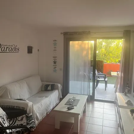 Residentiel Avec Jardin Et Piscine Apartment